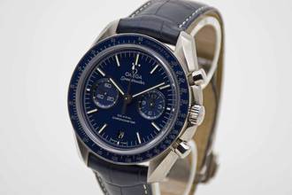 Thumbnail von Omega Speedmaster Moonwatch Chronograph, nearly new titanium Speedy dial, blue, from 2024