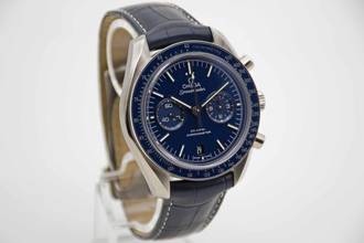 Thumbnail von Omega Speedmaster Moonwatch Chronograph, nearly new titanium Speedy dial, blue, from 2024