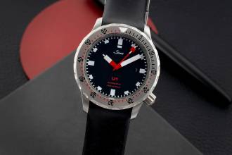 Sinn U1 B ブラックダイヤル U-ボートスチール 自動巻き メンズ腕時計 Ref. 1010.030