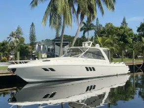 Intrepid 475 Sport Yacht