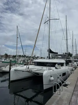 Lagoon 42 JELLIBLU