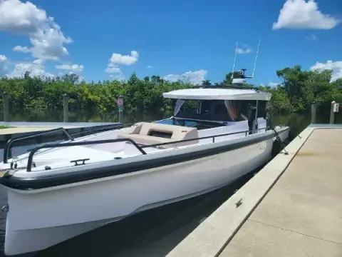 Axopar 37 XC Cross Cabin