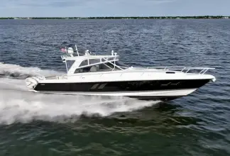 Intrepid 475 Sport Yacht