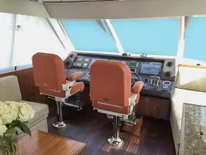Thumbnail von Riviera Enclosed Flybridge 77