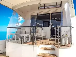 Thumbnail von Riviera Enclosed Flybridge 77