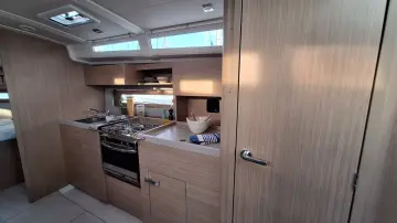 Thumbnail von Beneteau Oceanis 37.1