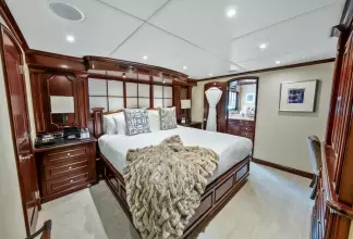 Thumbnail von Trinity Yachts Tri-Deck NICOLE EVELYN