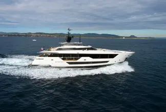 Custom Line 106 CUSTOM LINE 106 M/Y JAG'B