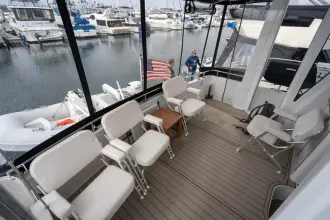 Thumbnail von Carver 396 Motor Yacht Aft Cabin