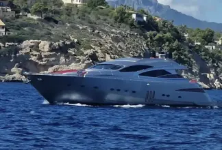 Pershing 90