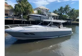 Intrepid 407 Cuddy
