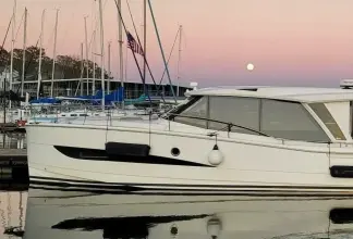 Greenline 39 Hybrid Harbor Lights