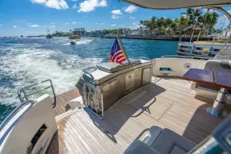 Thumbnail von Riviera 6000 Sport Yacht