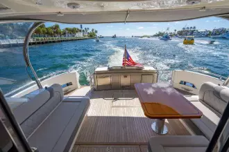 Thumbnail von Riviera 6000 Sport Yacht