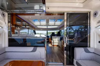 Thumbnail von Riviera 6000 Sport Yacht