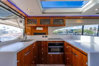 Thumbnail von Riviera 6000 Sport Yacht