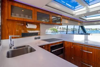 Thumbnail von Riviera 6000 Sport Yacht