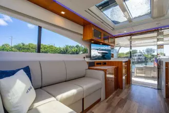 Thumbnail von Riviera 6000 Sport Yacht