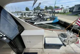 Thumbnail von Chris-Craft Commander 42 Red Boat