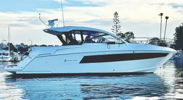 Thumbnail von Cruisers Yachts 390 Express Coupe LUX LIFE