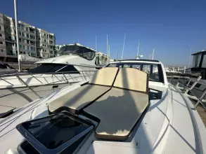 Thumbnail von Cruisers Yachts 390 Express Coupe LUX LIFE