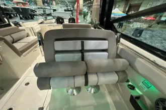 Thumbnail von Boston Whaler 330 Vantage