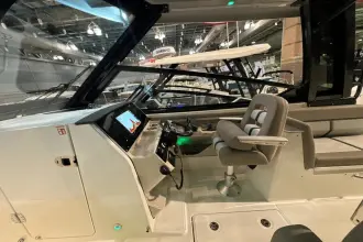 Thumbnail von Boston Whaler 330 Vantage