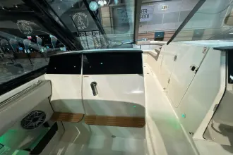 Thumbnail von Boston Whaler 330 Vantage
