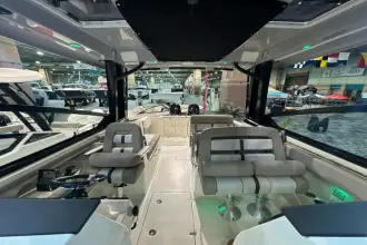 Thumbnail von Boston Whaler 330 Vantage
