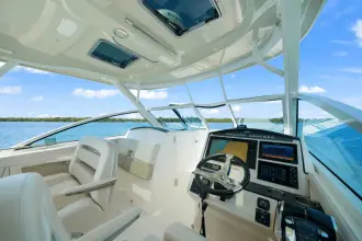 Thumbnail von Boston Whaler 320 Vantage