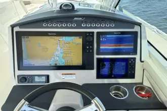Thumbnail von Boston Whaler 320 Vantage
