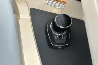 Thumbnail von Boston Whaler 320 Vantage