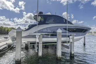 Sea Ray 370 Sundancer Outboard