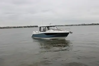 Thumbnail von Boston Whaler 365 Conquest
