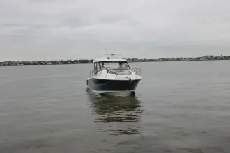 Thumbnail von Boston Whaler 365 Conquest