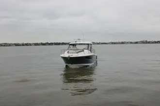Thumbnail von Boston Whaler 365 Conquest