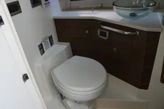 Thumbnail von Boston Whaler 365 Conquest