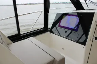 Thumbnail von Boston Whaler 365 Conquest