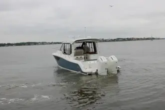 Thumbnail von Boston Whaler 365 Conquest