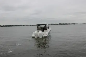 Thumbnail von Boston Whaler 365 Conquest