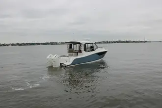 Thumbnail von Boston Whaler 365 Conquest