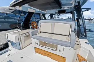 Thumbnail von Boston Whaler 380 Realm