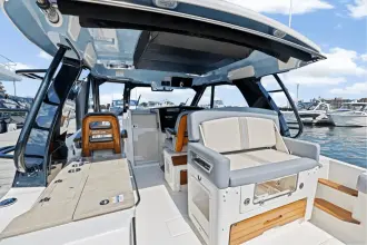 Thumbnail von Boston Whaler 380 Realm