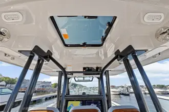 Thumbnail von Boston Whaler 360 Outrage