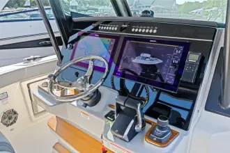 Thumbnail von Boston Whaler 360 Outrage