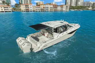 Thumbnail von Boston Whaler 405 Conquest