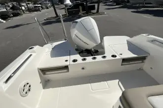 Thumbnail von Boston Whaler 210 Vantage