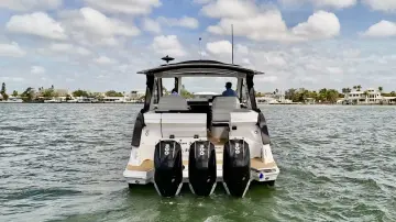 Thumbnail von Sea Ray 370 Sundancer Outboard