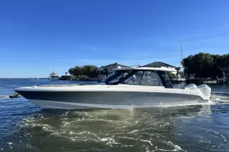 Thumbnail von Boston Whaler 380 Realm