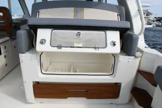 Thumbnail von Boston Whaler 380 Realm